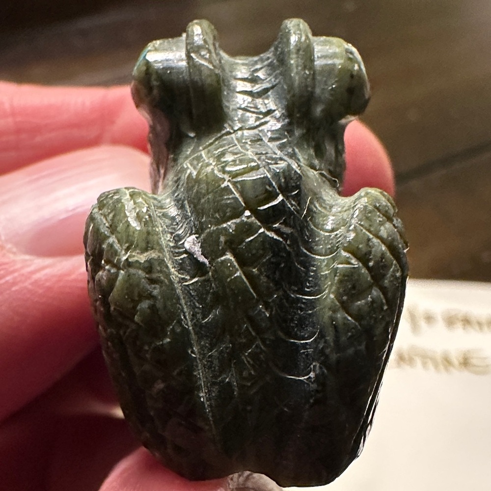 Carved Serpentine Zuni Frog with Turquoise Eyes - Picture 6 of 7